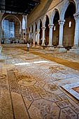 Aquileia (Udine) - l'interno della basilica patriarcale (XI e XIV sec), mosaico pavimentale (IV sec). 